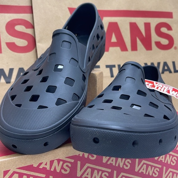 Vans Women’s Slip-On Trk Black
VN0A5HF8BLK
Sneakerss Crocs - Picture 5 of 16